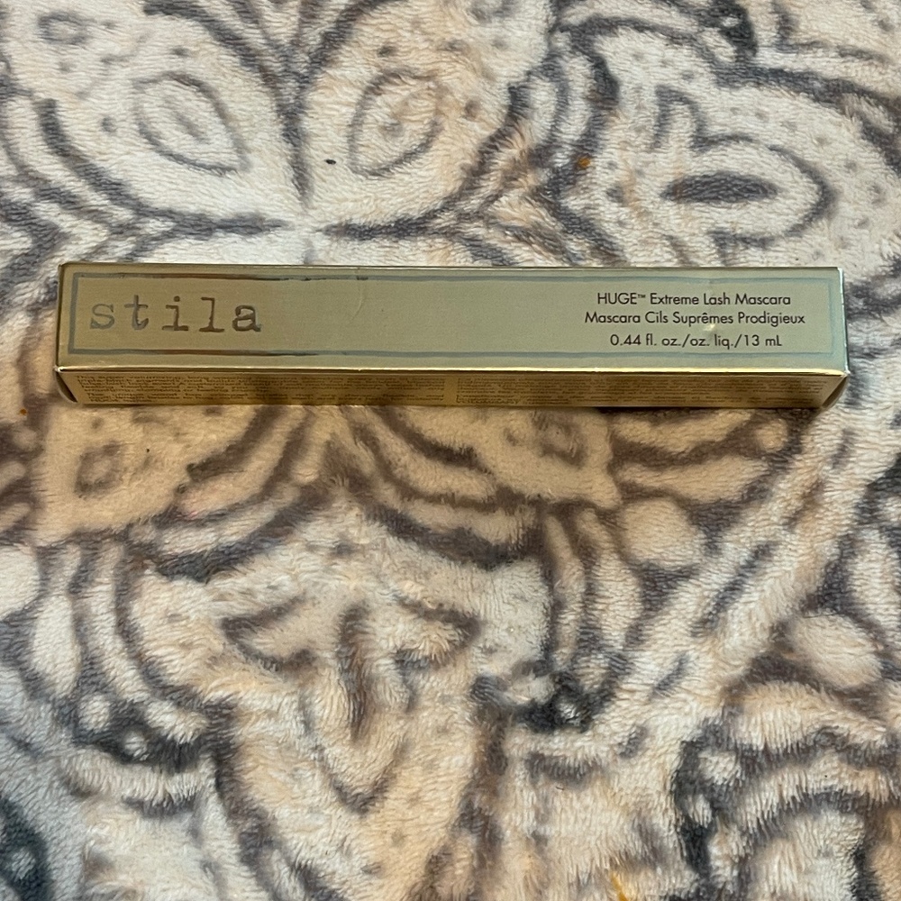 Stila Huge Extreme Lash Volumizing Mascara